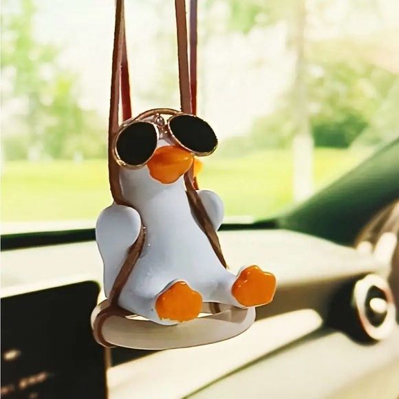 Swinging Duck On a Seat For Car Mirror New in Packaging - Picture 3 of 8